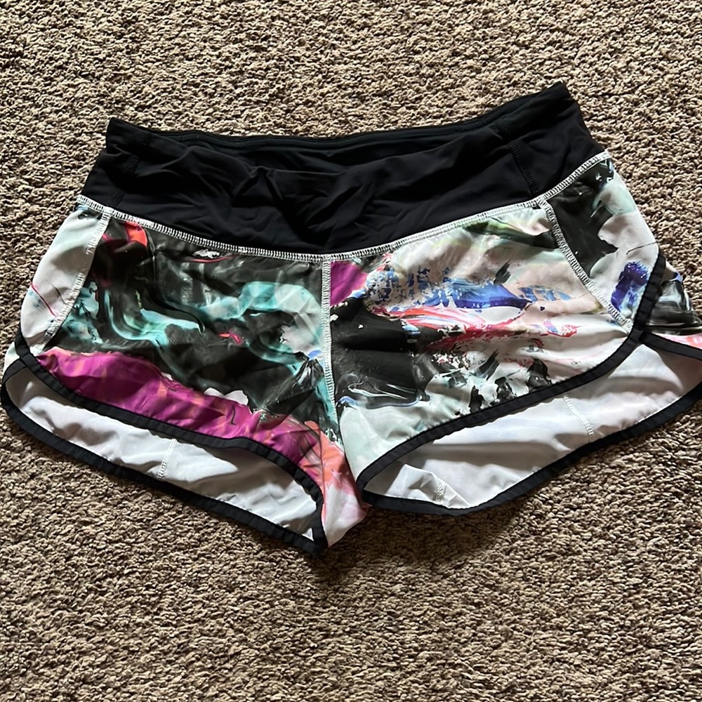 Lululemon Speed Up Shorts Size 6 2.5”